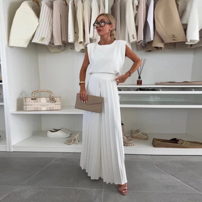 Ensemble Minimaliste: Haut Sans Manches et Pantalon Plissé