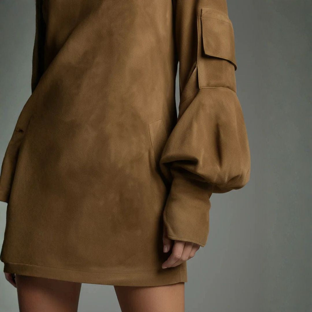 Mini-robe ample en suédine avec col montant