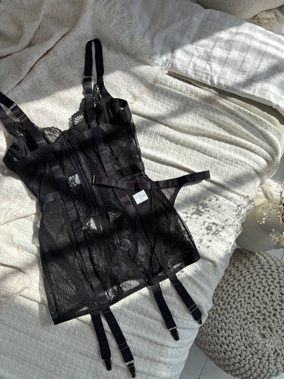 Alessandra™ | Chemise de Nuit Satinée Noire Mirage