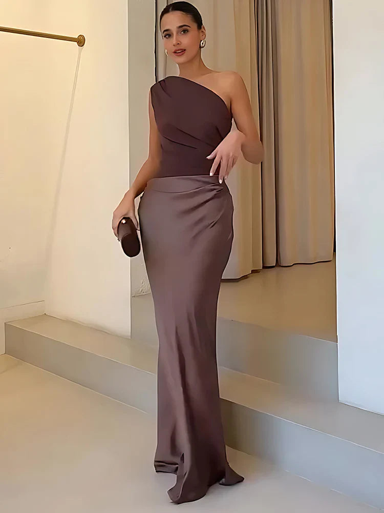 Robe longue asymétrique en satin