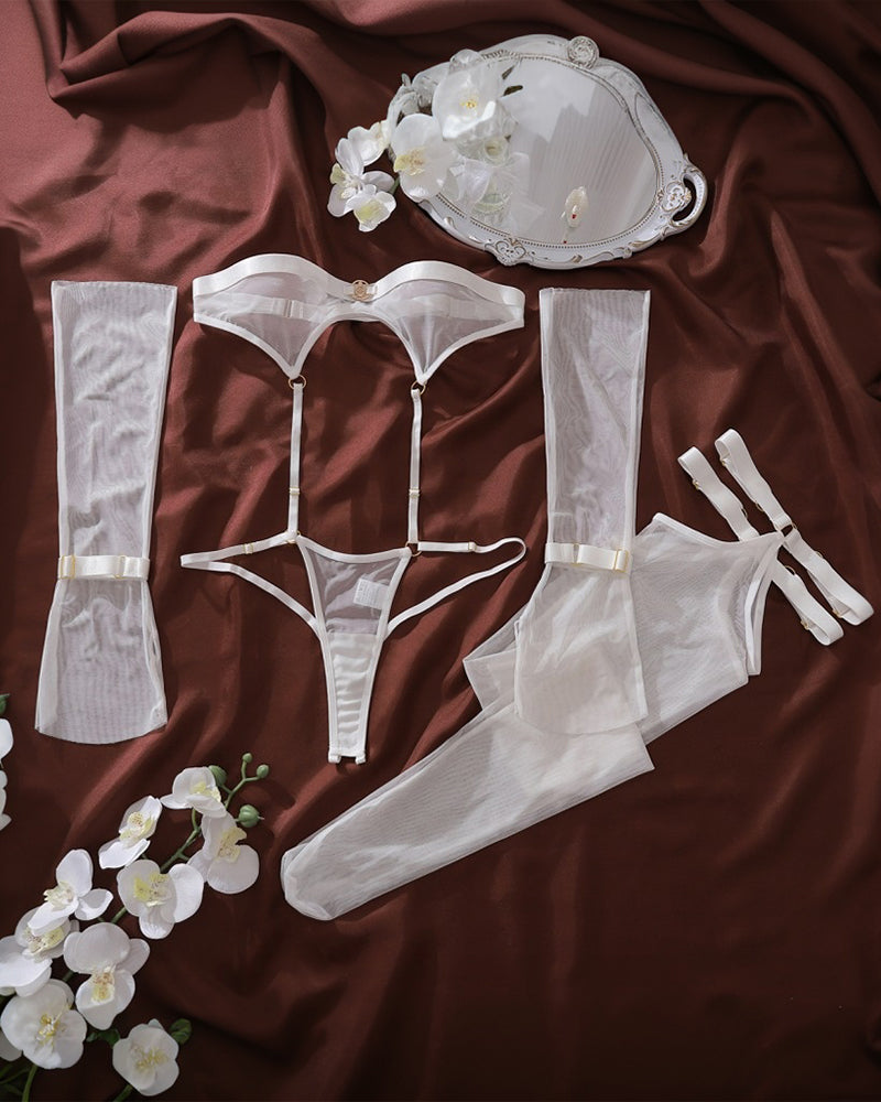 Leya™ | Ensemble de lingerie transparent avec body, gants & bas